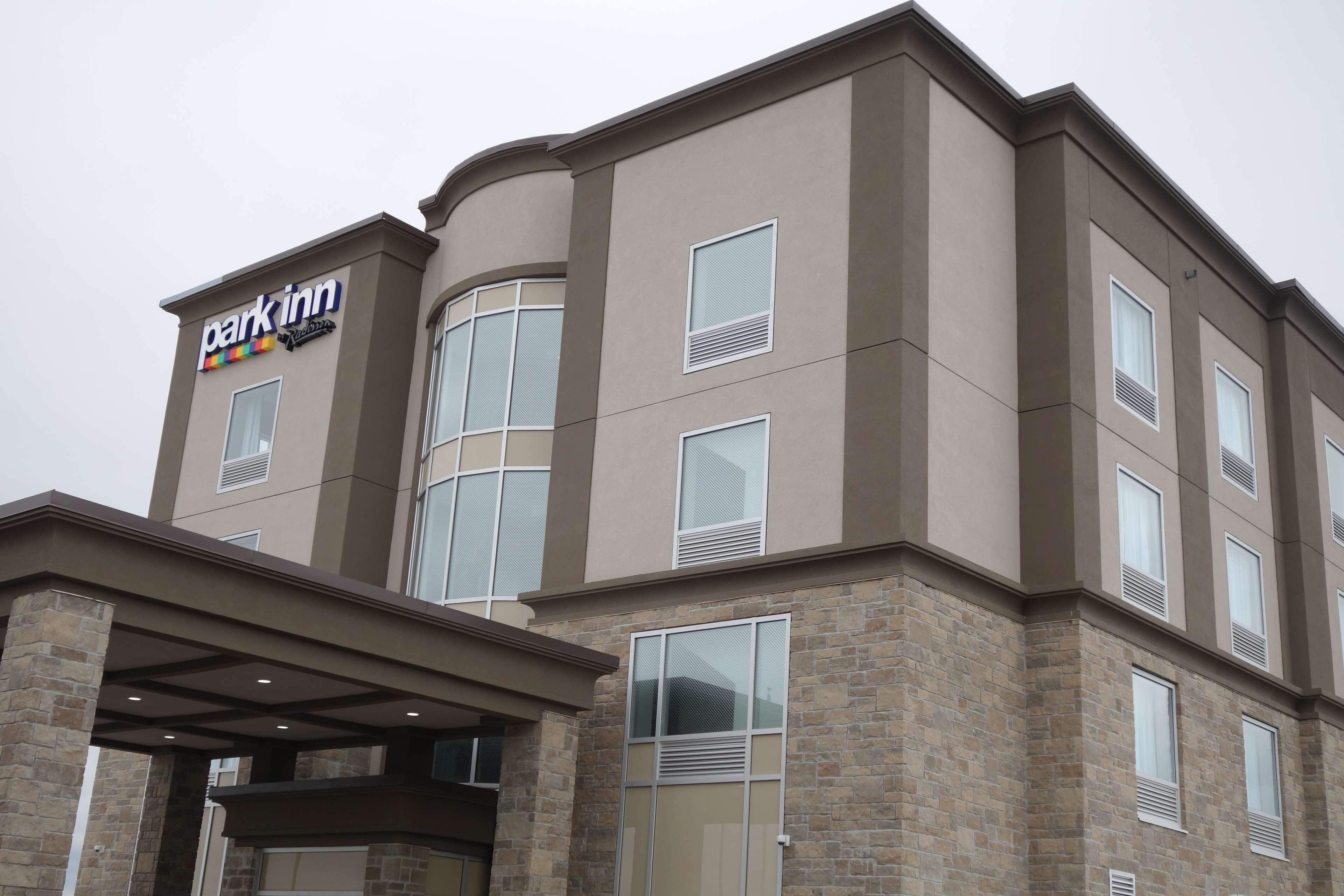 Park Inn By Radisson Brampton, On 외부 사진