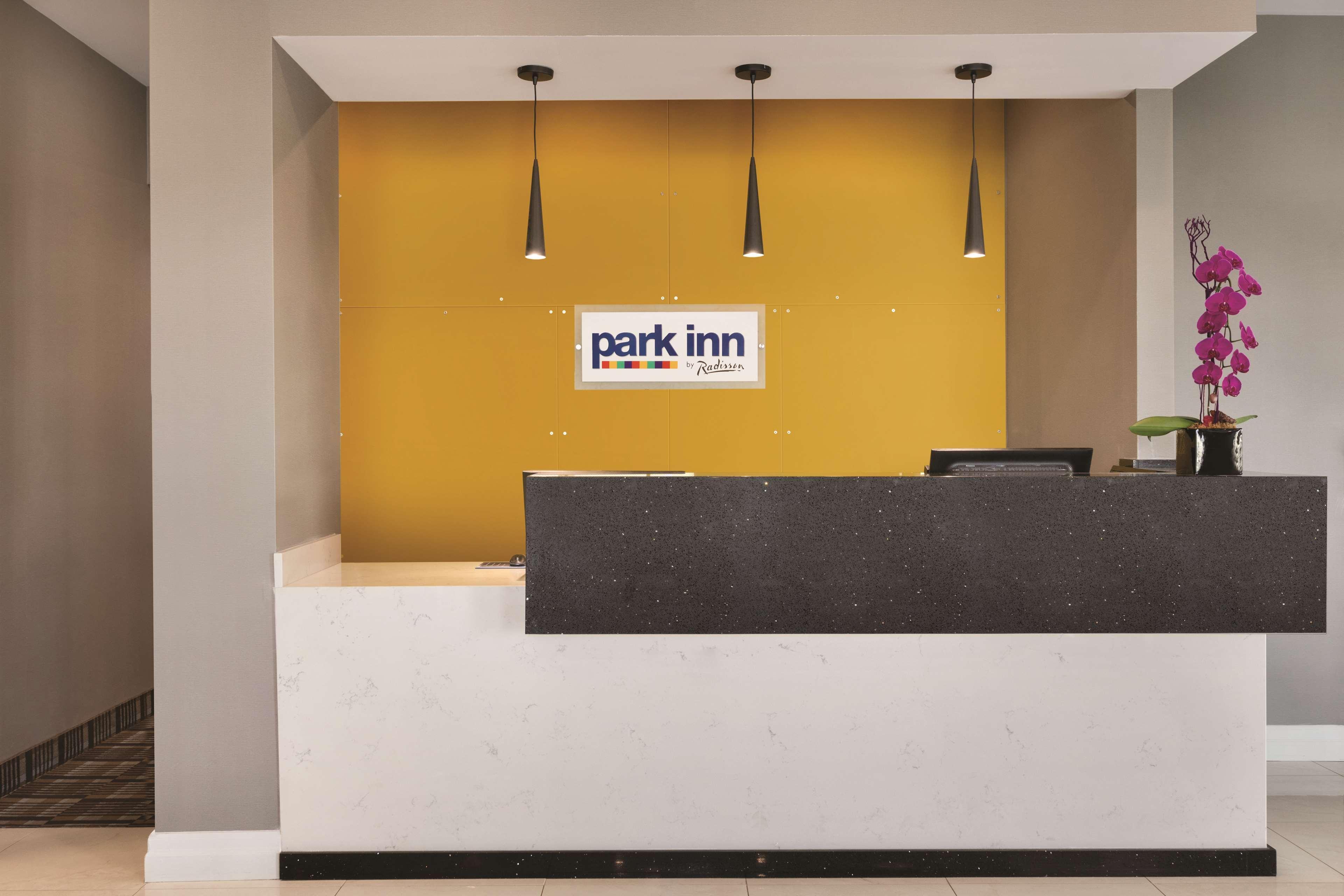 Park Inn By Radisson Brampton, On 외부 사진