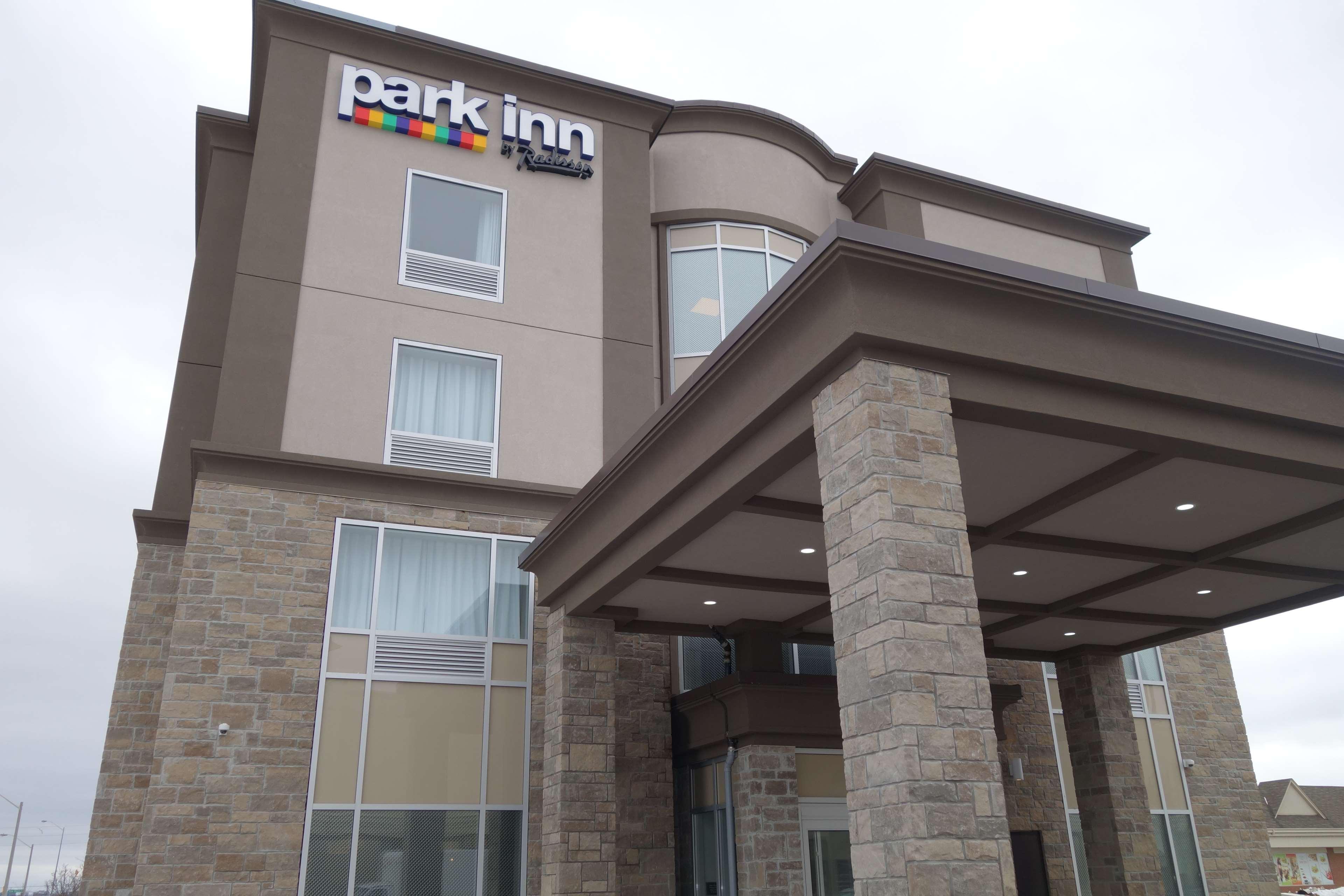 Park Inn By Radisson Brampton, On 외부 사진